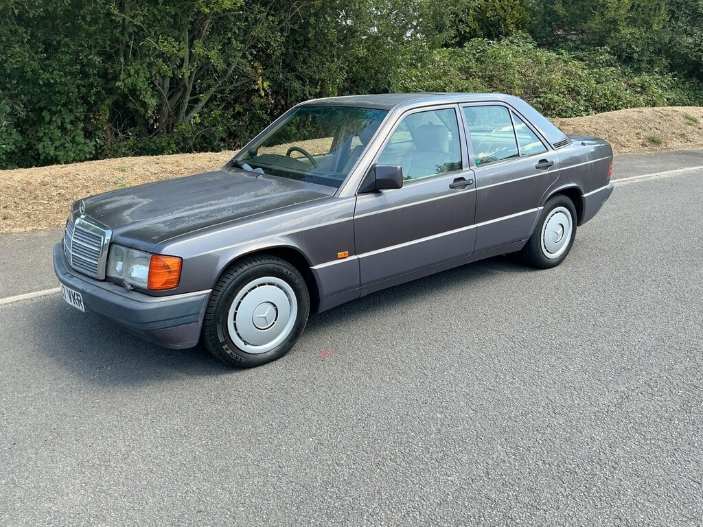 Mercedes-Benz 190 190E 2.6
