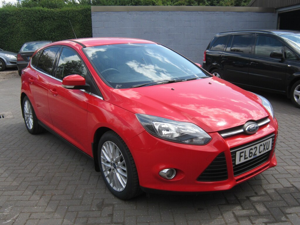 Ford Focus 1.0 125 Ecoboost Zetec Red