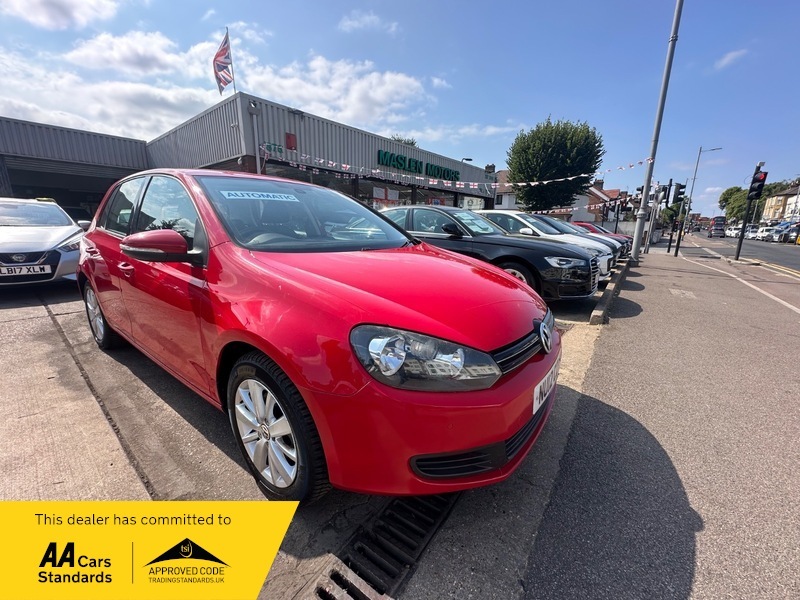 Volkswagen Golf Match Tsi Dsg Red
