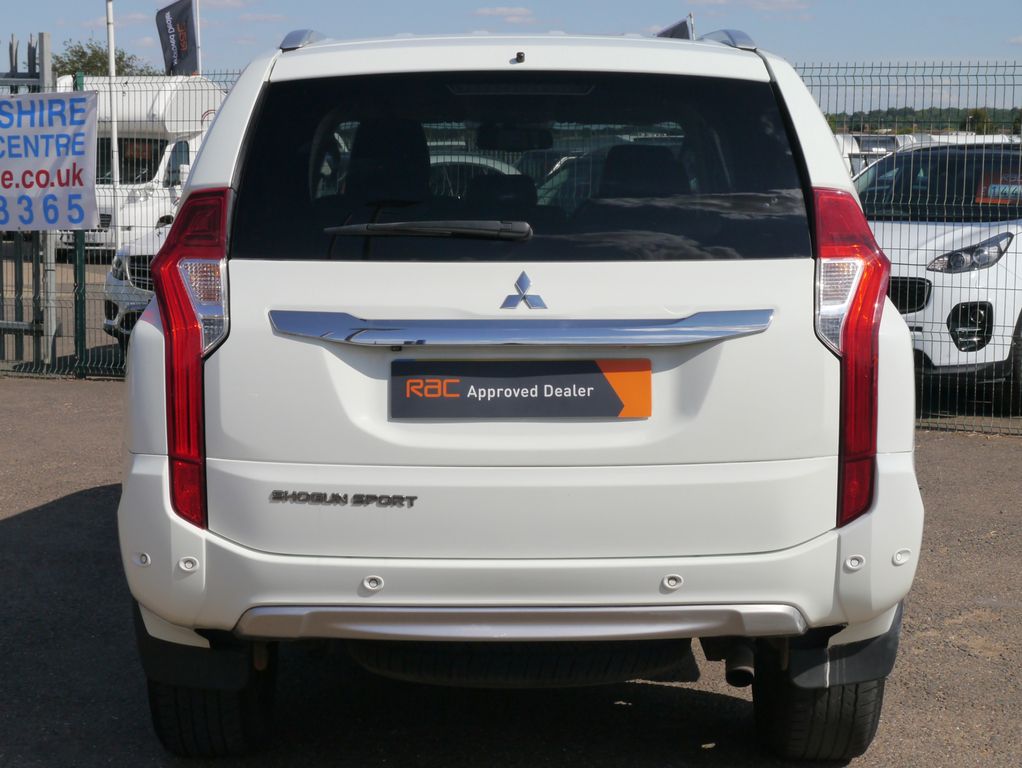 Mitsubishi Shogun Sport 2.4L 4 White #12