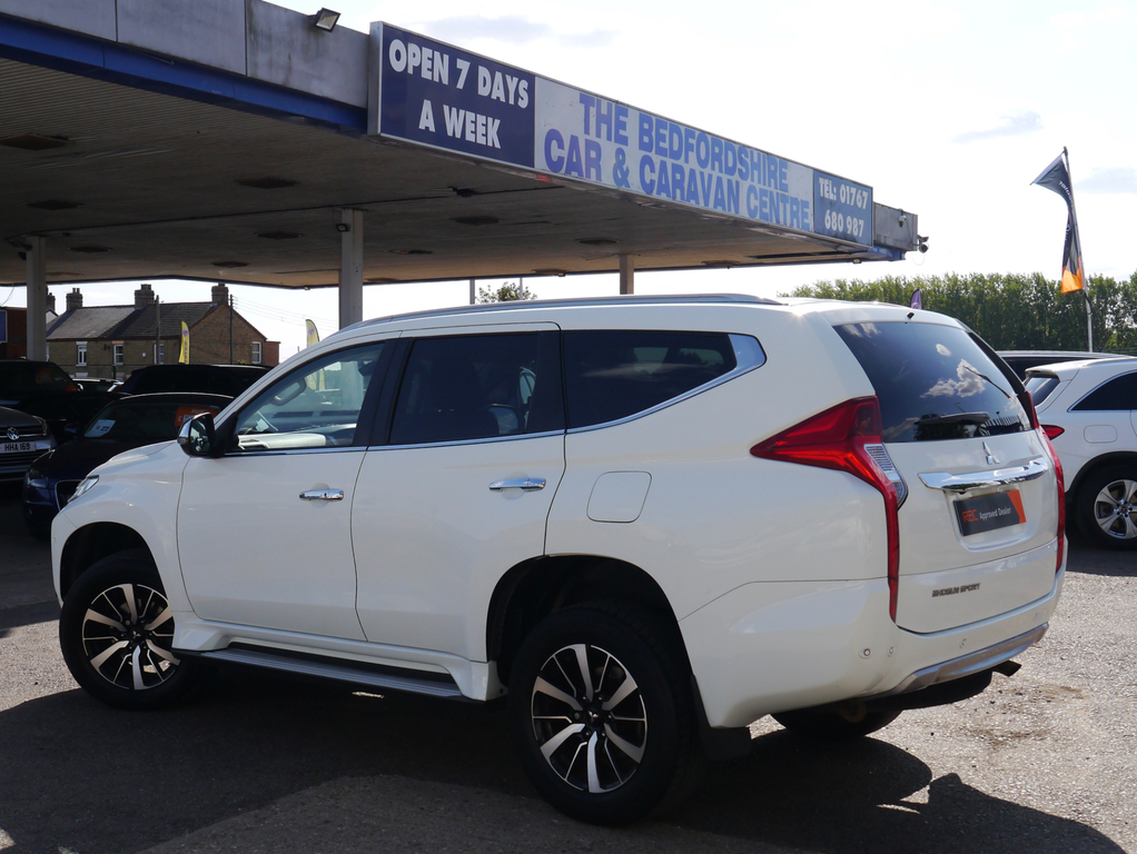 Mitsubishi Shogun Sport 2.4L 4 White #23