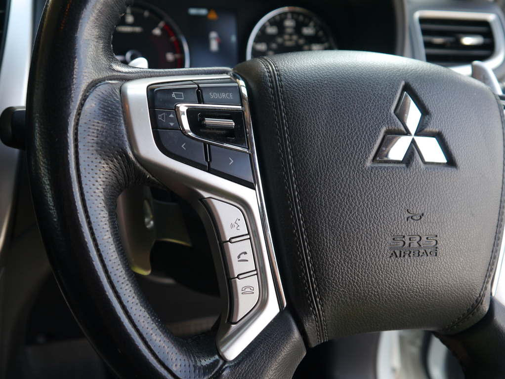 Mitsubishi Shogun Sport 2.4L 4 White #29