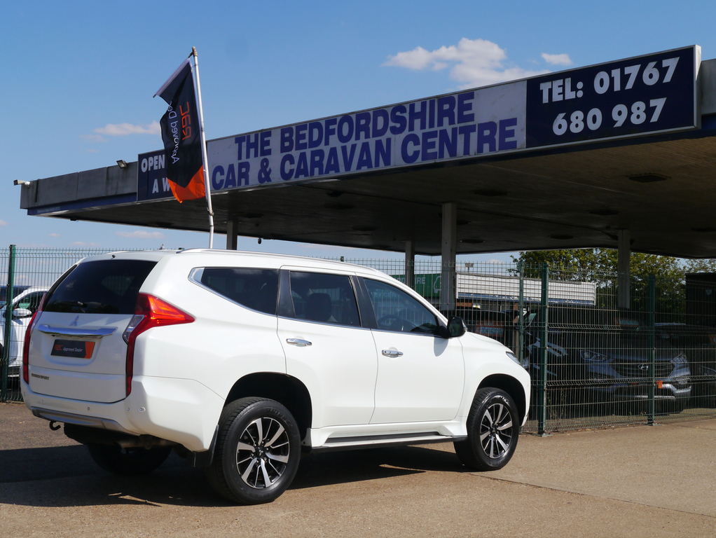 Mitsubishi Shogun Sport 2.4L 4 White #17