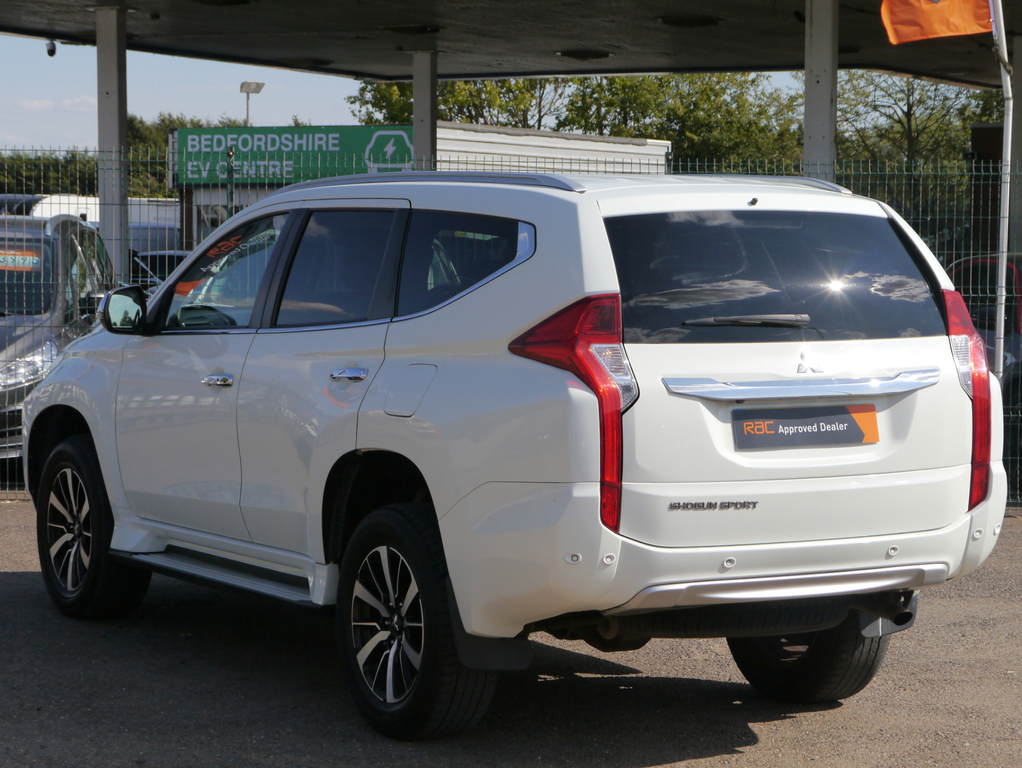 Mitsubishi Shogun Sport 2.4L 4 White #15