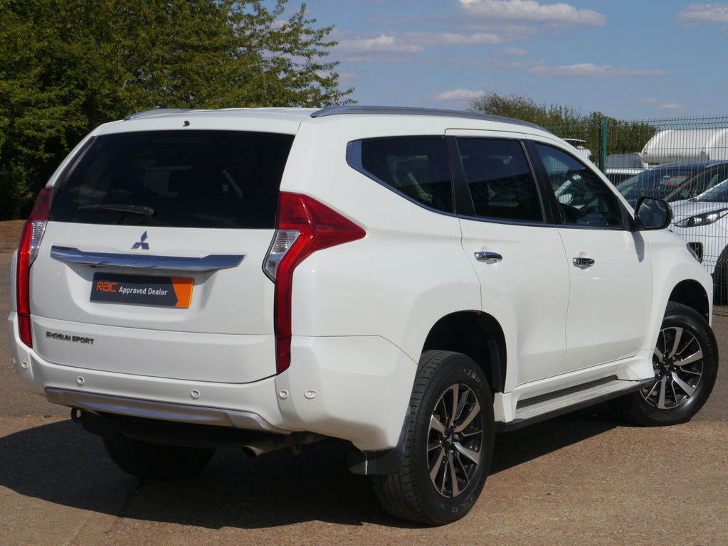 Mitsubishi Shogun Sport 2.4L 4 White #9