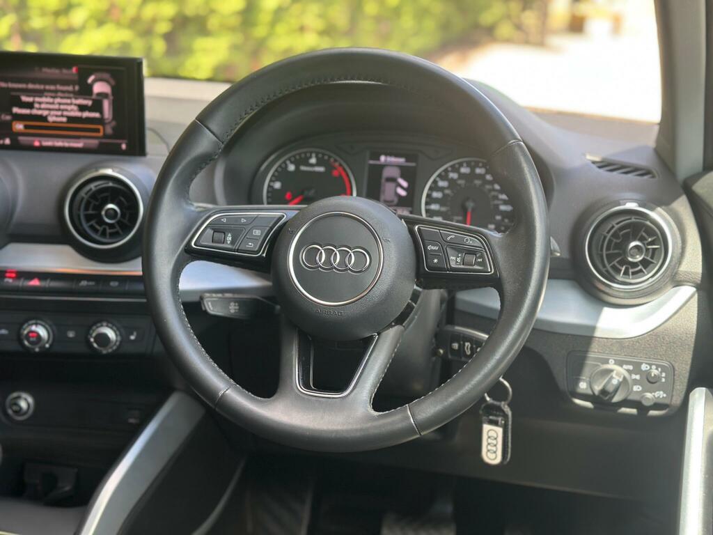 Audi Q2 Sport Black #5