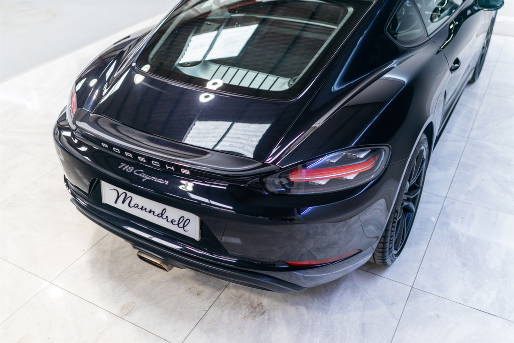 Porsche 718 Cayman 718 Cayman Gt4 Black #16