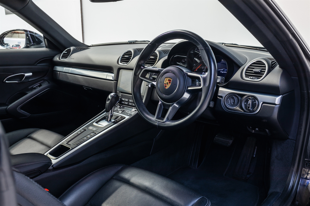 Porsche 718 Cayman 718 Cayman Gt4 Black #8