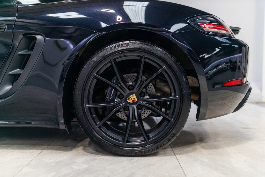 Porsche 718 Cayman 718 Cayman Gt4 Black #14