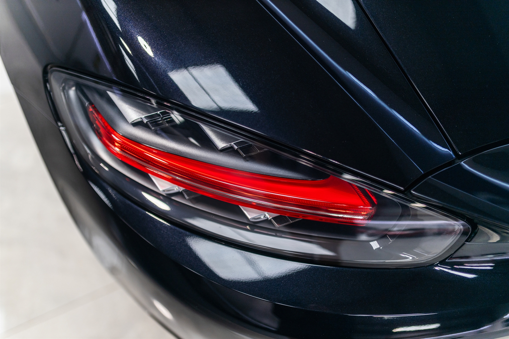 Porsche 718 Cayman 718 Cayman Gt4 Black #15