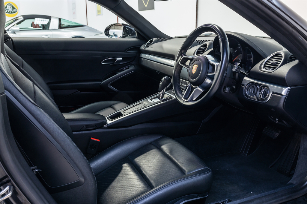 Porsche 718 Cayman 718 Cayman Gt4 Black #7