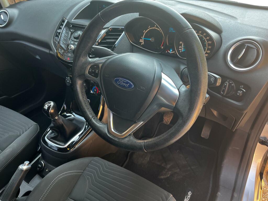 Ford Fiesta Zetec Silver #2