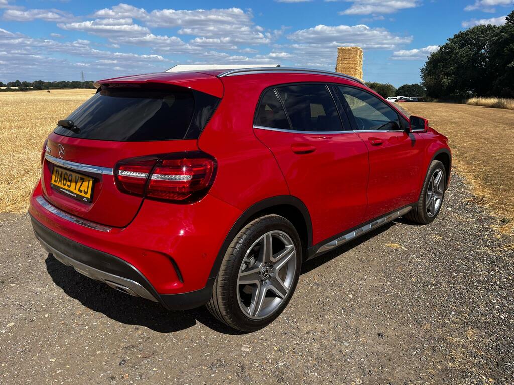 Mercedes-Benz GLA Class Amg Line Edition Red #3