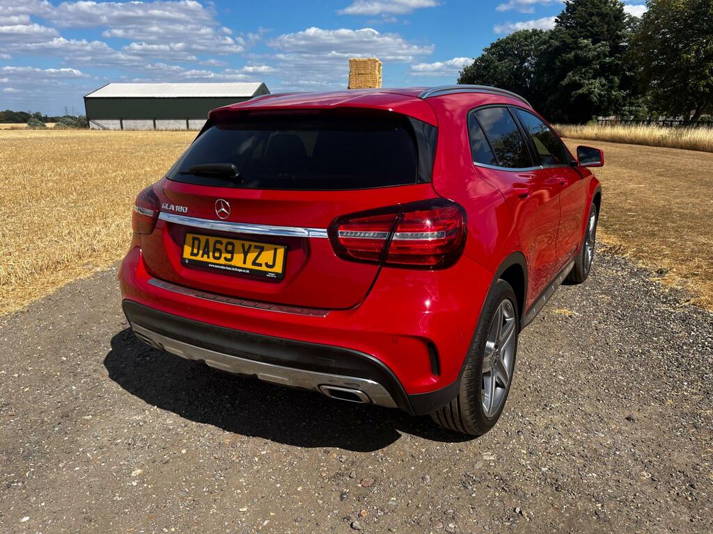 Mercedes-Benz GLA Class Amg Line Edition Red #2