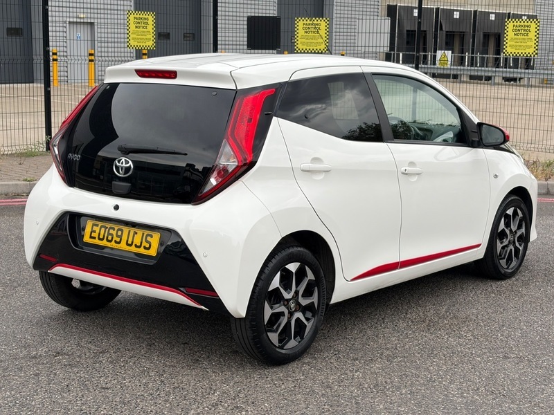 Toyota Aygo 1.0 Vvt-i X-trend Funroof EO69UJS White #4