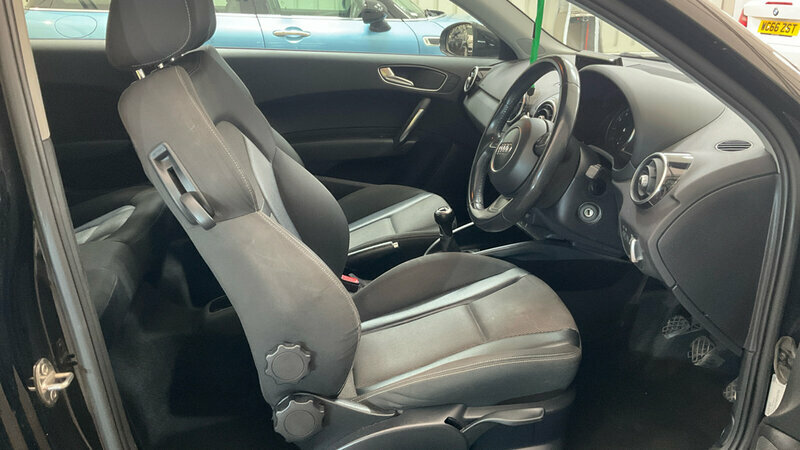 Audi A1 1.0-A1-sport-tfsi-3dr Black #3