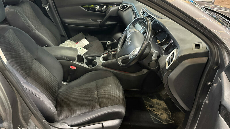 Nissan Qashqai 1.5-Qashqai-n-connecta-dci-5dr White #3