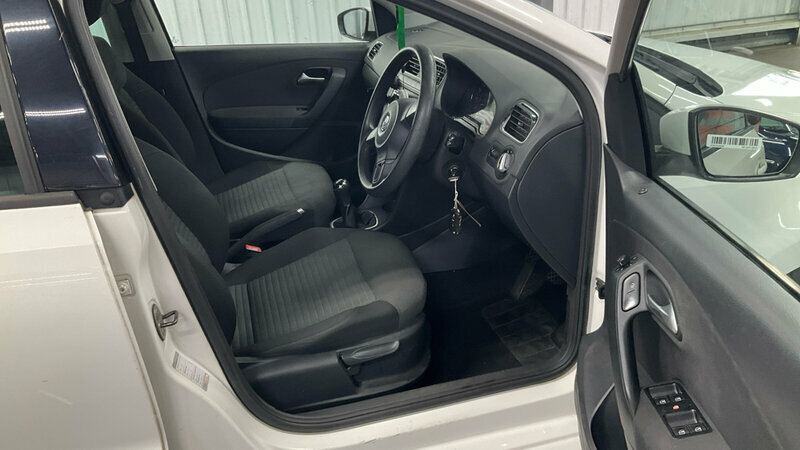 Volkswagen Polo 1.4-Polo-match-85-5dr White #3