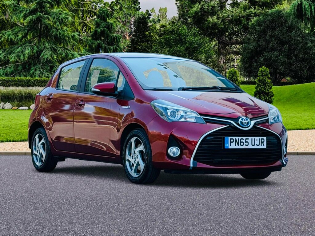 Toyota Yaris 1.5 Vvt-h Icon E-cvt Euro 6 PN65UJR Red