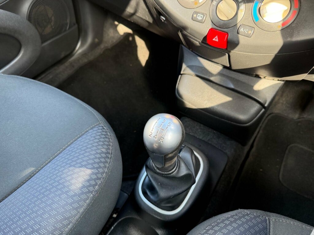 Nissan Micra Essenza Cc 2-Door Silver #20