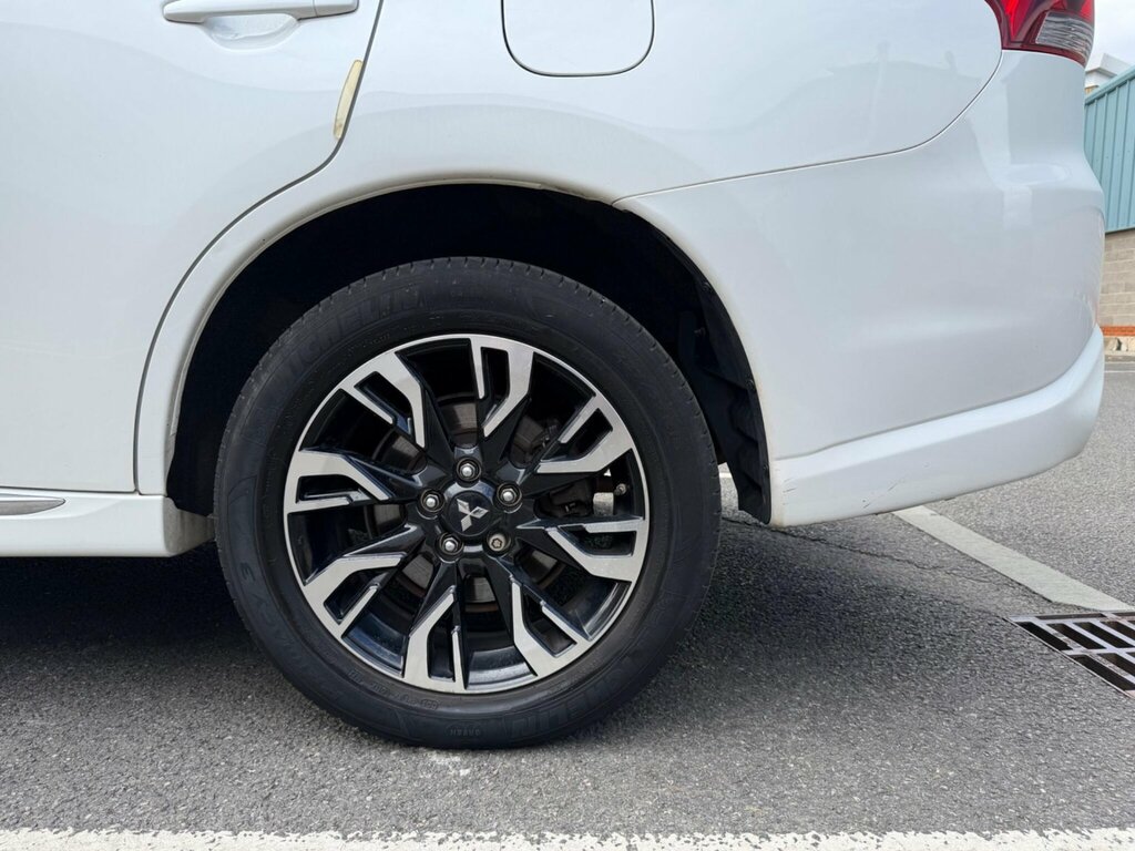 Mitsubishi Outlander 2.0H 12Kwh 4H Plug-in Cvt 4Wd Grey #36