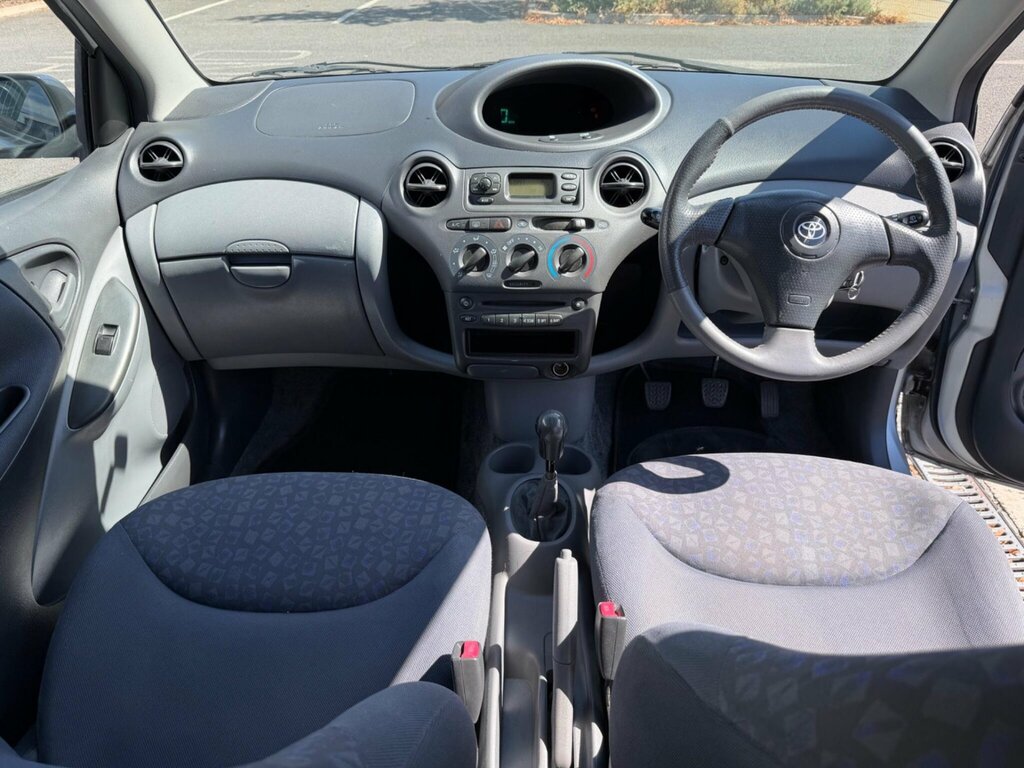 Toyota Yaris 1.0 Vvt-i Colour Collection Red #9