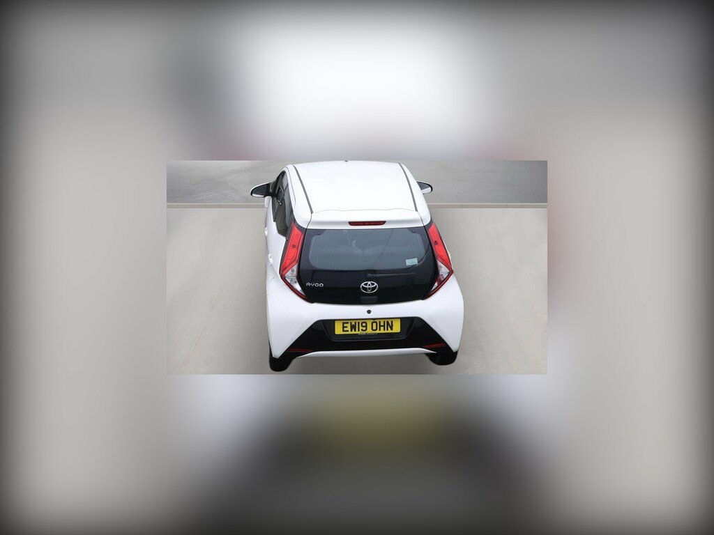 Toyota Aygo 1.0 Vvt-i X-play Euro 6 White