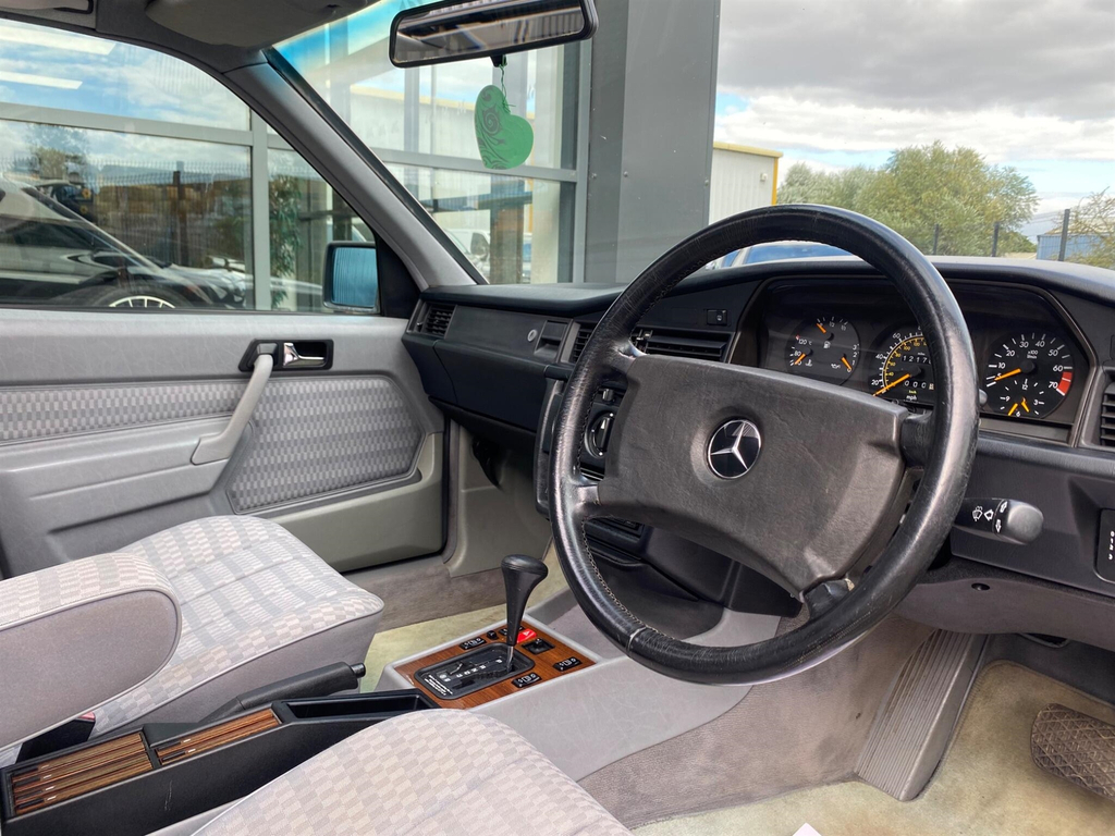 Mercedes-Benz 190 2.6 E  #6
