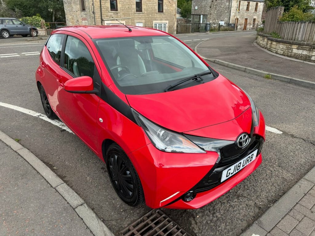 Toyota Aygo 1L X-play Red #4