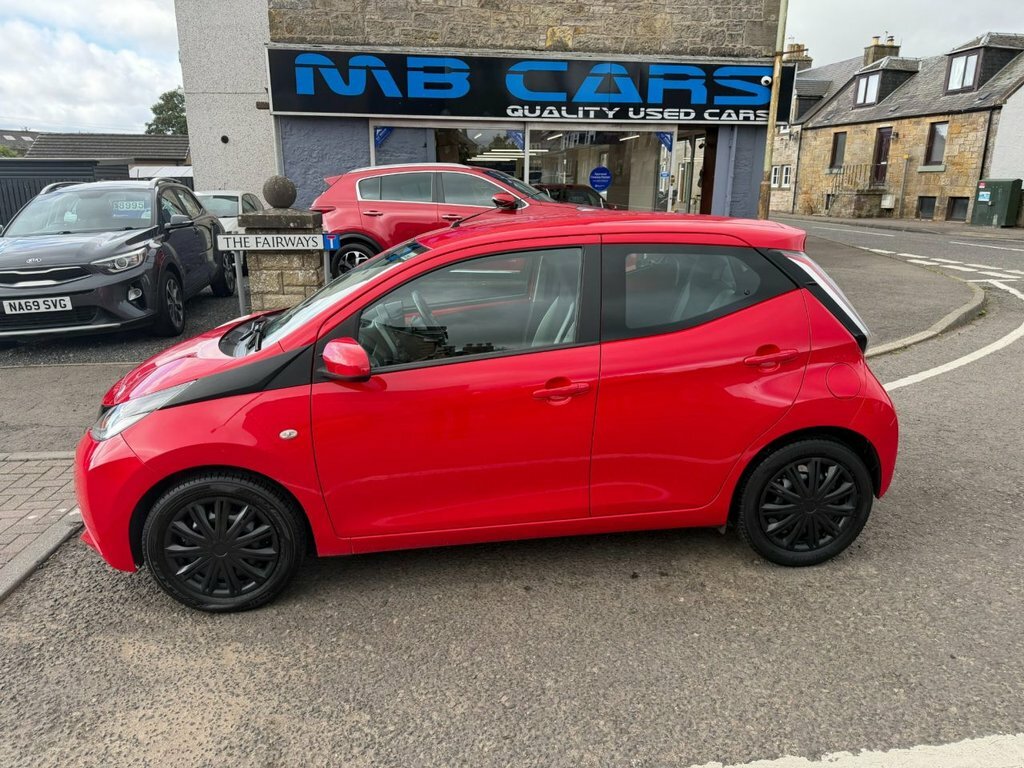 Toyota Aygo 1L X-play Red