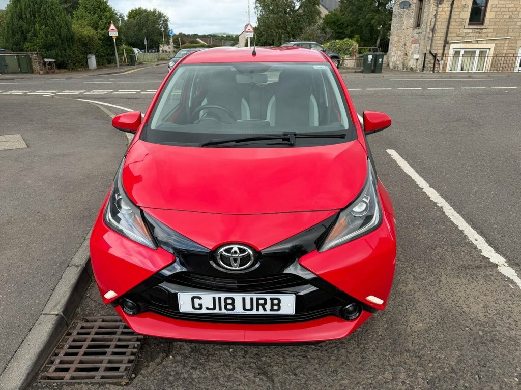 Toyota Aygo 1L X-play Red #6