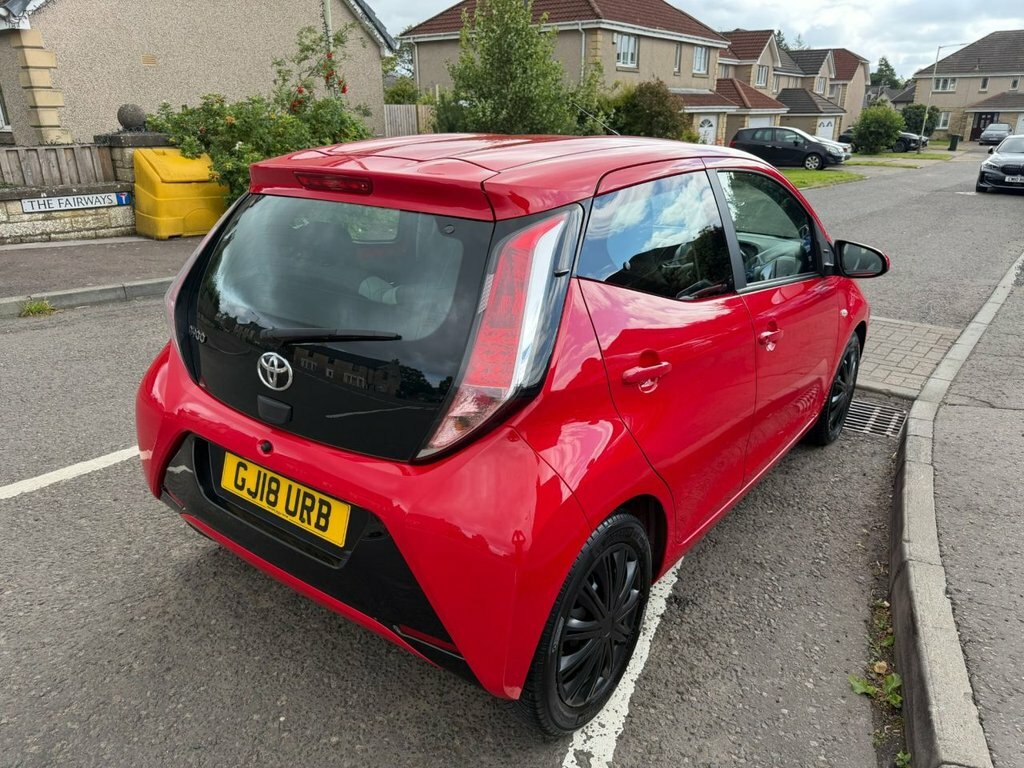 Toyota Aygo 1L X-play Red #5