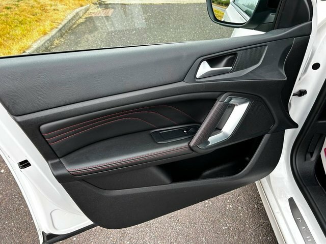 Peugeot 308 1.2 Puretech 130 Allure White #38