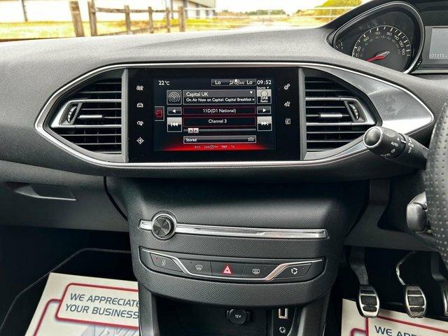 Peugeot 308 1.2 Puretech 130 Allure White #33