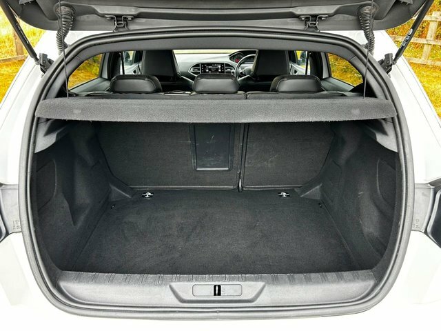 Peugeot 308 1.2 Puretech 130 Allure White #19
