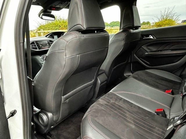 Peugeot 308 1.2 Puretech 130 Allure White #37