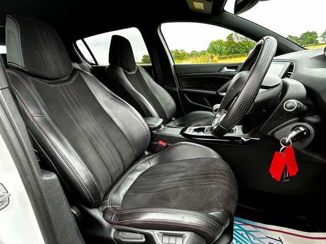 Peugeot 308 1.2 Puretech 130 Allure White #23