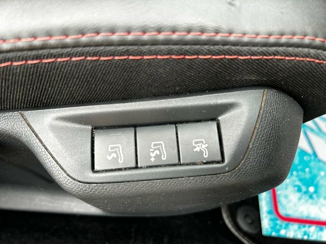 Peugeot 308 1.2 Puretech 130 Allure White #42