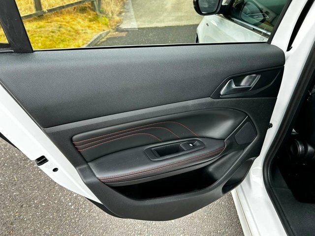 Peugeot 308 1.2 Puretech 130 Allure White #39