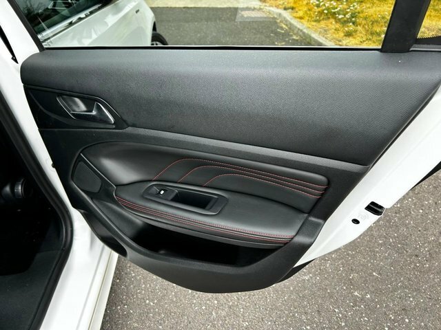 Peugeot 308 1.2 Puretech 130 Allure White #27