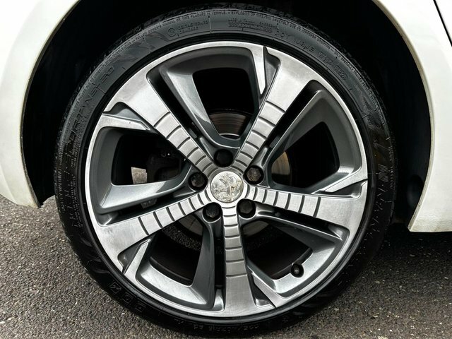 Peugeot 308 1.2 Puretech 130 Allure White #29