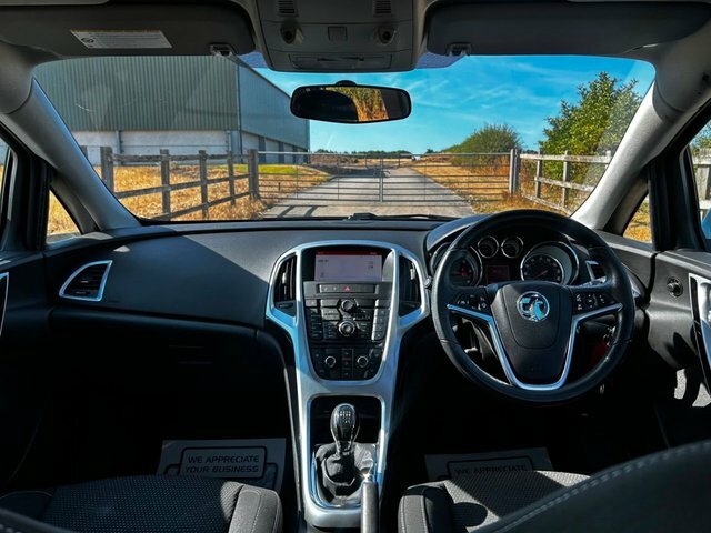 Vauxhall Astra 1.7 Cdti Tech Line Gt Hatchback White #4