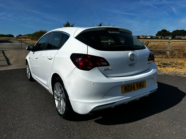 Vauxhall Astra 1.7 Cdti Tech Line Gt Hatchback White #3