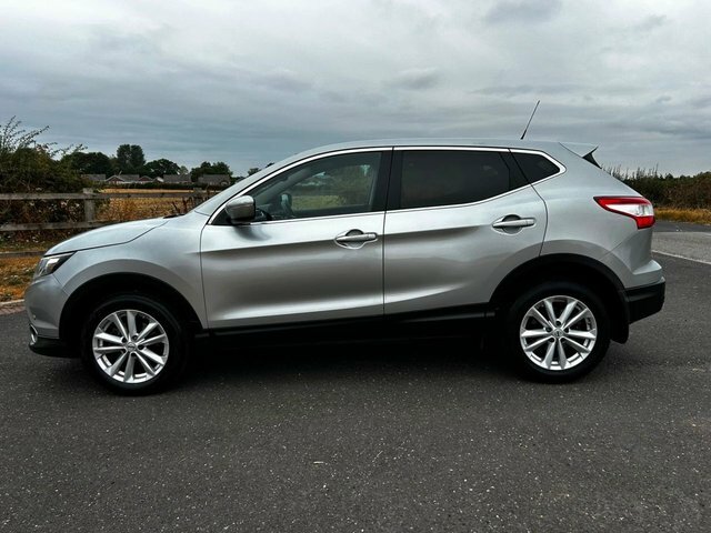 Nissan Qashqai 1.5 Dci Acenta Premium Suv 2Wd E Silver #2