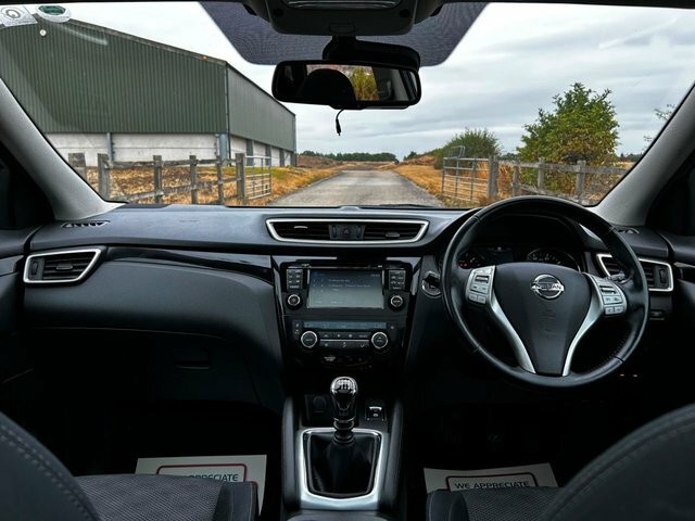 Nissan Qashqai 1.5 Dci Acenta Premium Suv 2Wd E Silver #4