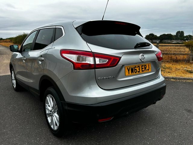 Nissan Qashqai 1.5 Dci Acenta Premium Suv 2Wd E Silver #3
