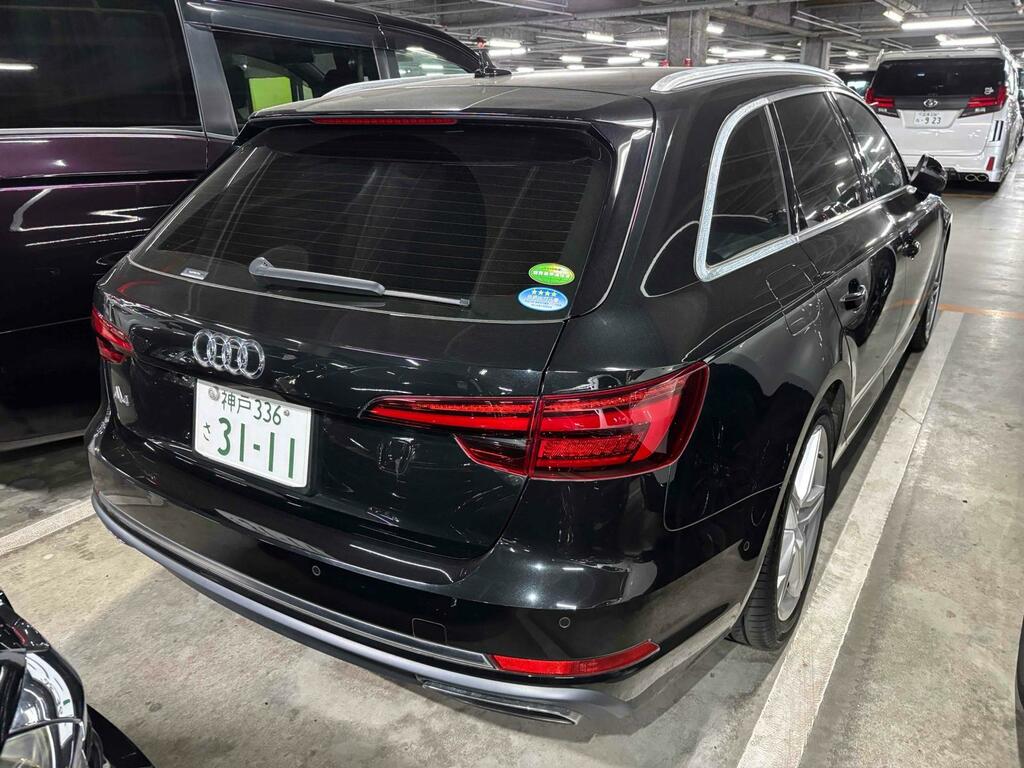 Audi A4 Avant Black Edition Black #2