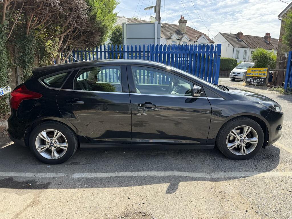 Ford Focus Zetec Black #5
