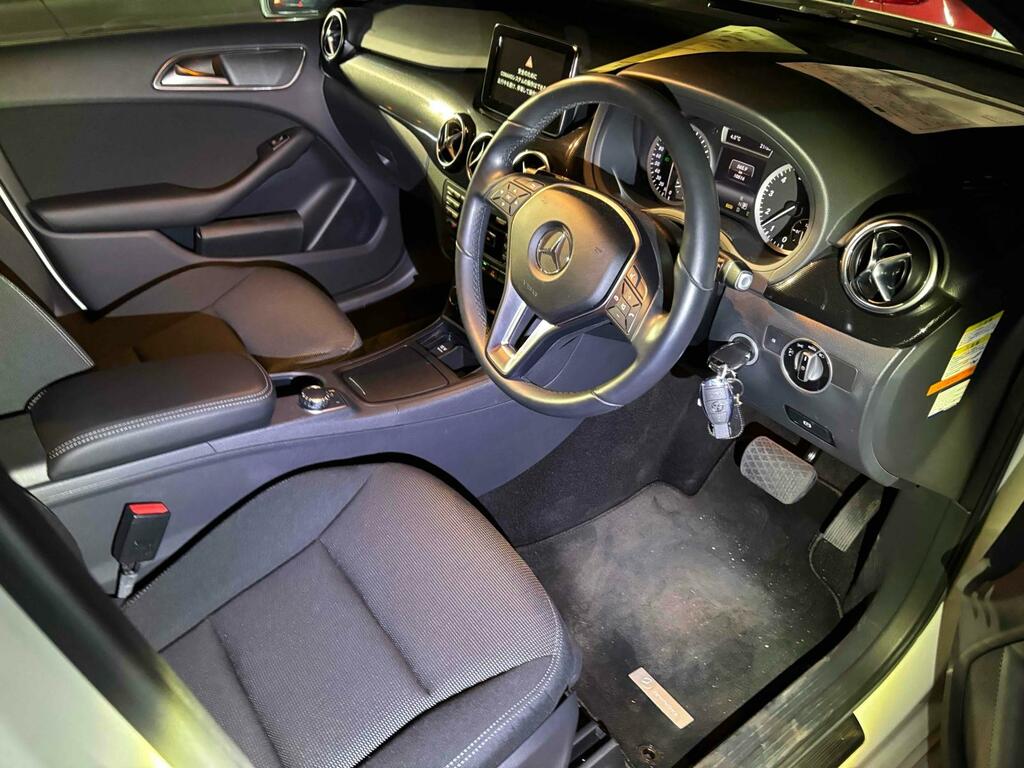 Mercedes-Benz B Class Se White #3