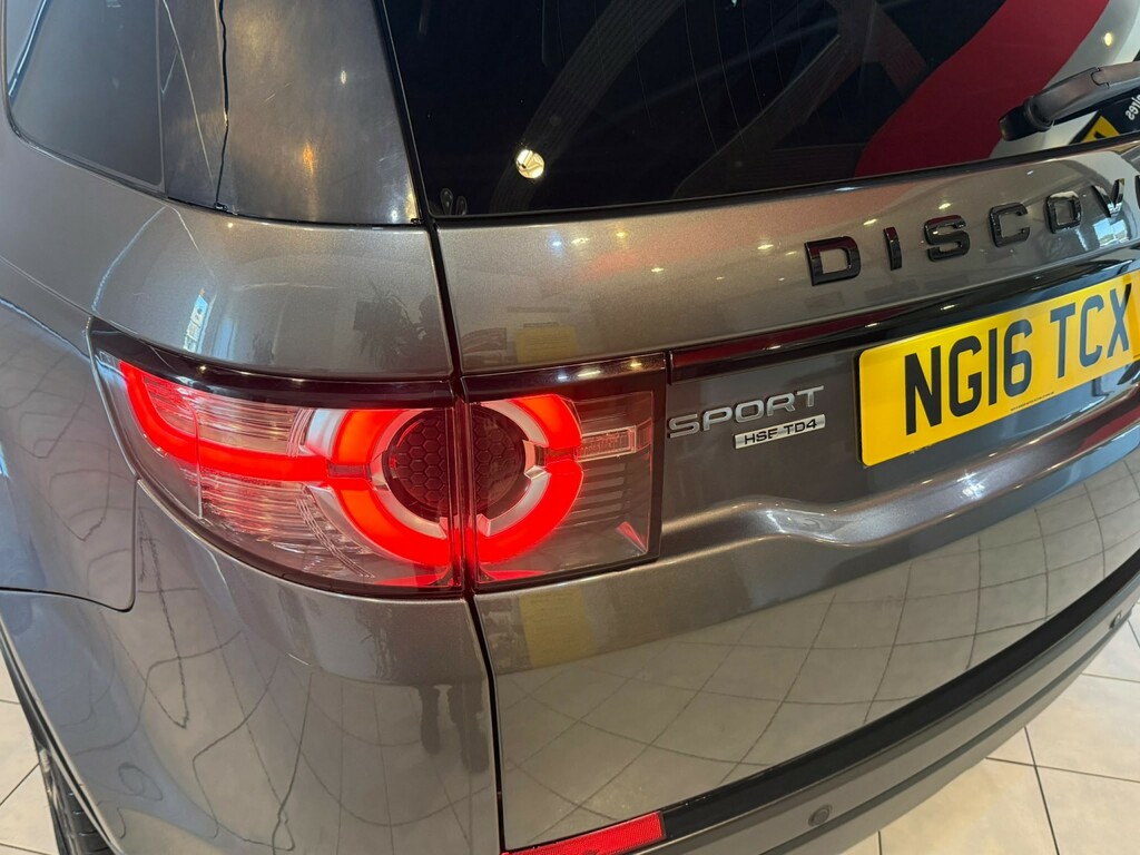 Land Rover Discovery Sport 2L Hse White #9